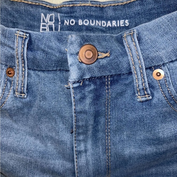 Shorts - Picture 3 of 5